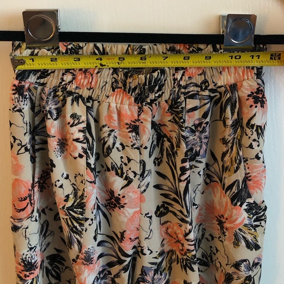 Floral soft pants, great for summer - Picture 4 of 5